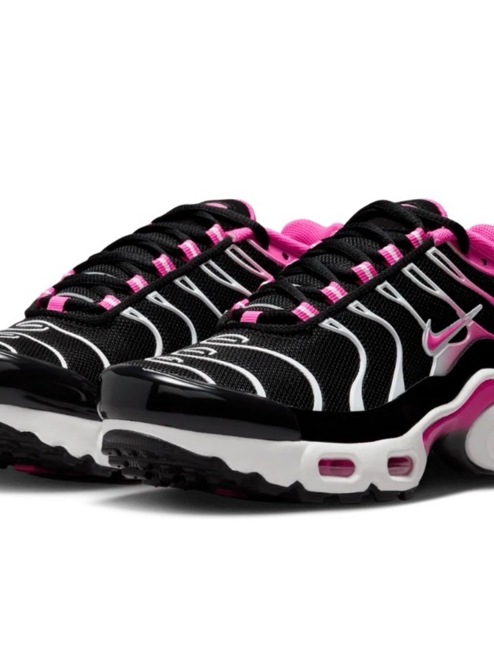 Nike Women's Black and Pink Lightweight Athletic Sneakers